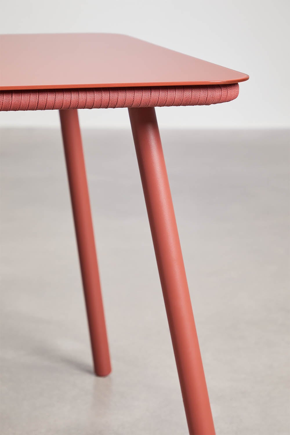 Rechteckiger Esstisch-Set 160 x 90 cm und 4 stapelbare Esszimmerstühle aus geflochtenem Seil Arhiza, Galeriebild 4