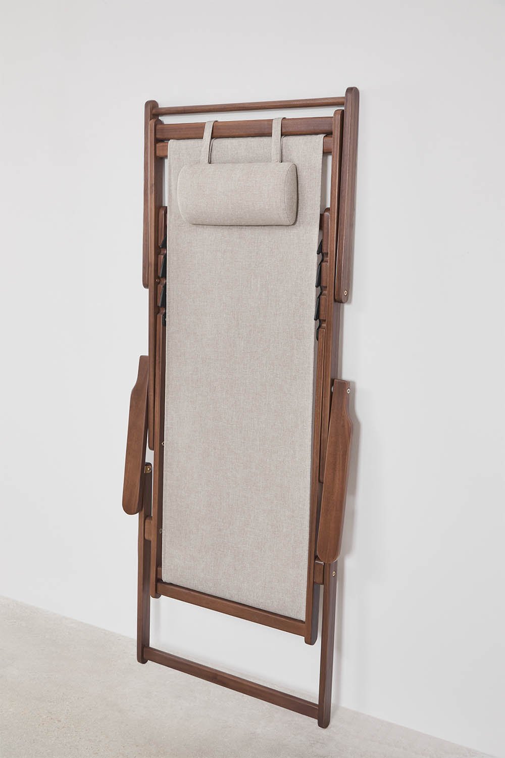 Klappbare Hängematte mit Kissen aus Akazienholz Rondonia, Galeriebild 8