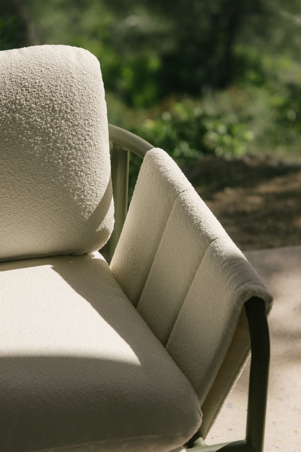 Gartenset mit 2-Sitzer-Sofa, 2 gepolsterten Sesseln und Zunika Stahl-Couchtisch, Galeriebild 2