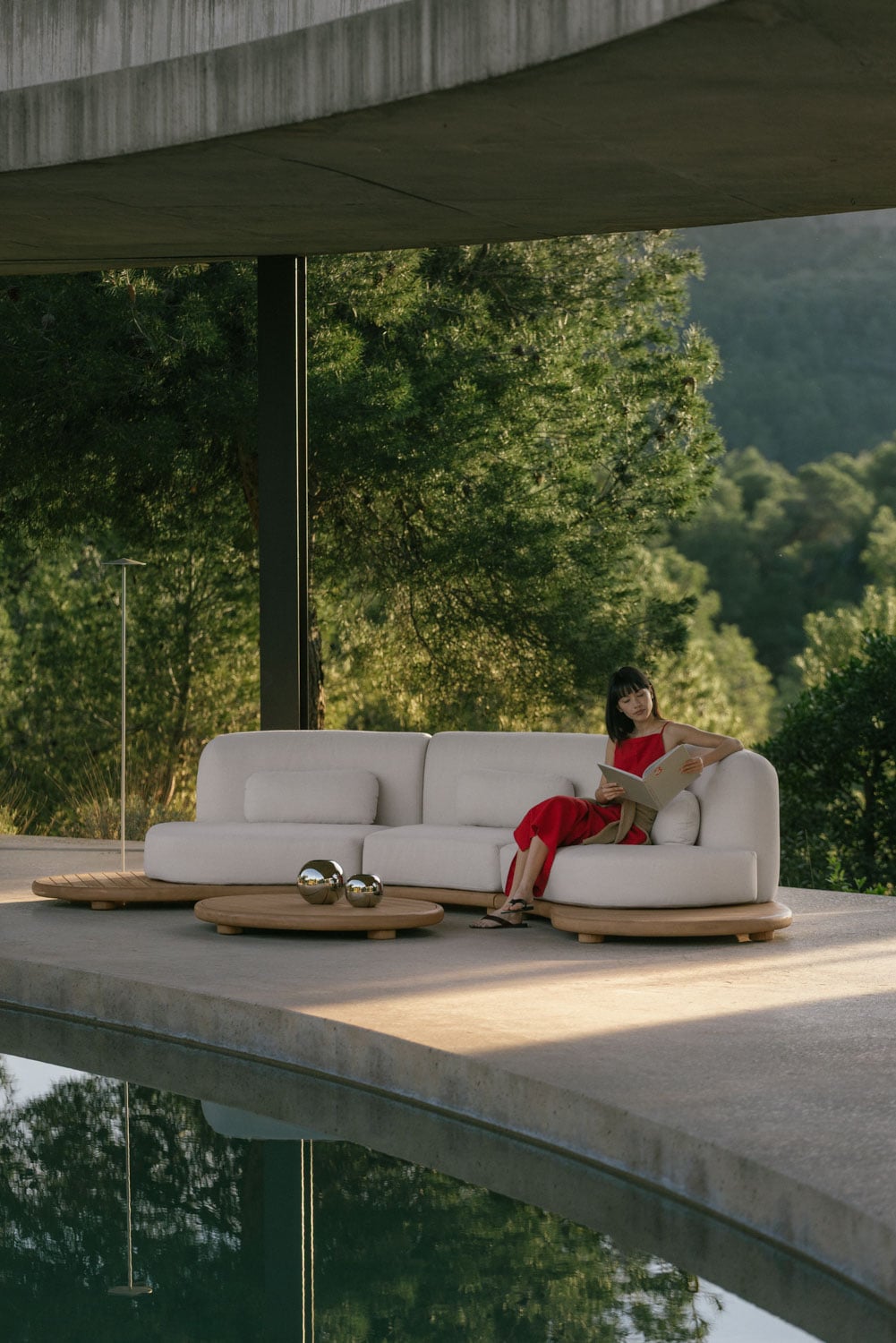 Modulares, gebogenes 3-teiliges Gartensofa aus Akazienholz Gerard, Galeriebild 1