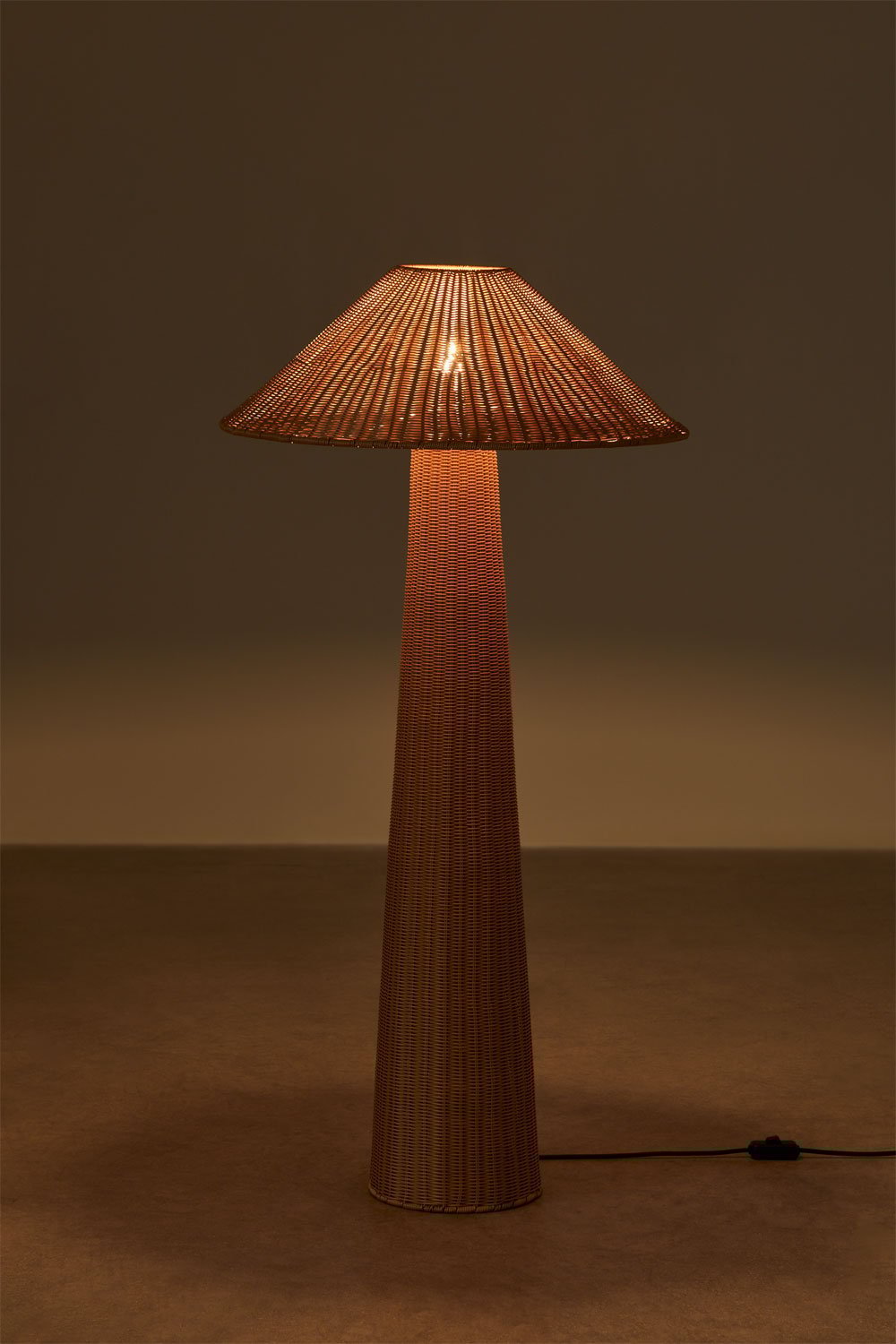 Stehlampe aus synthetischem Rattan und Eisen Ekain, Galeriebild 2