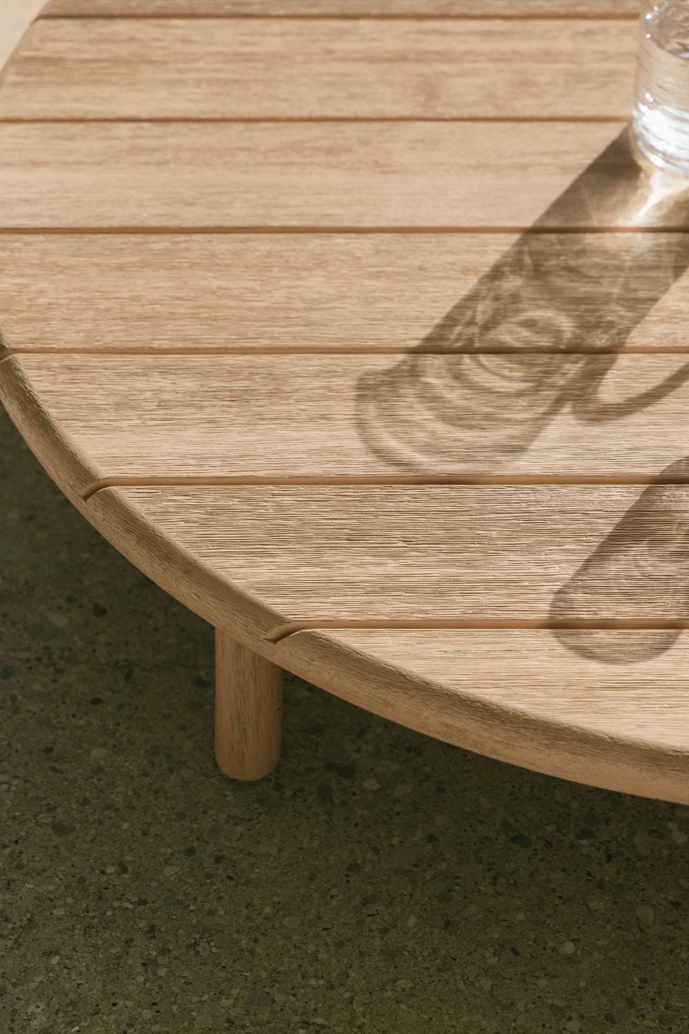 Runder Couchtisch für den Garten aus Akazienholz Olivia, Galeriebild 2