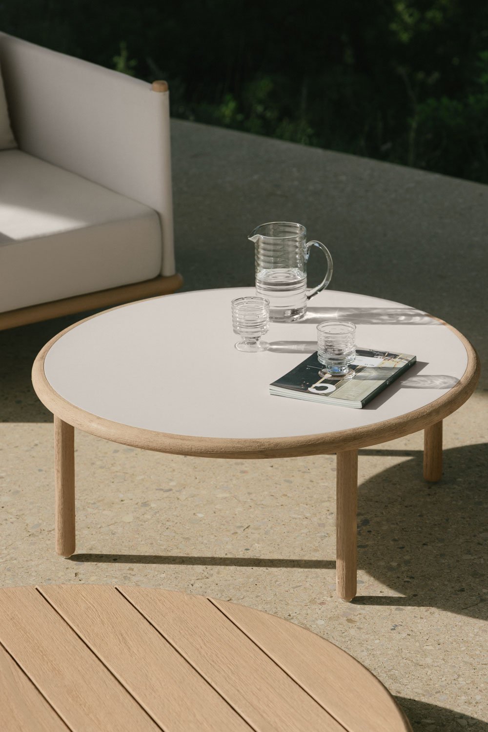 Runder Couchtisch für den Garten aus Akazienholz Olivia, Galeriebild 1