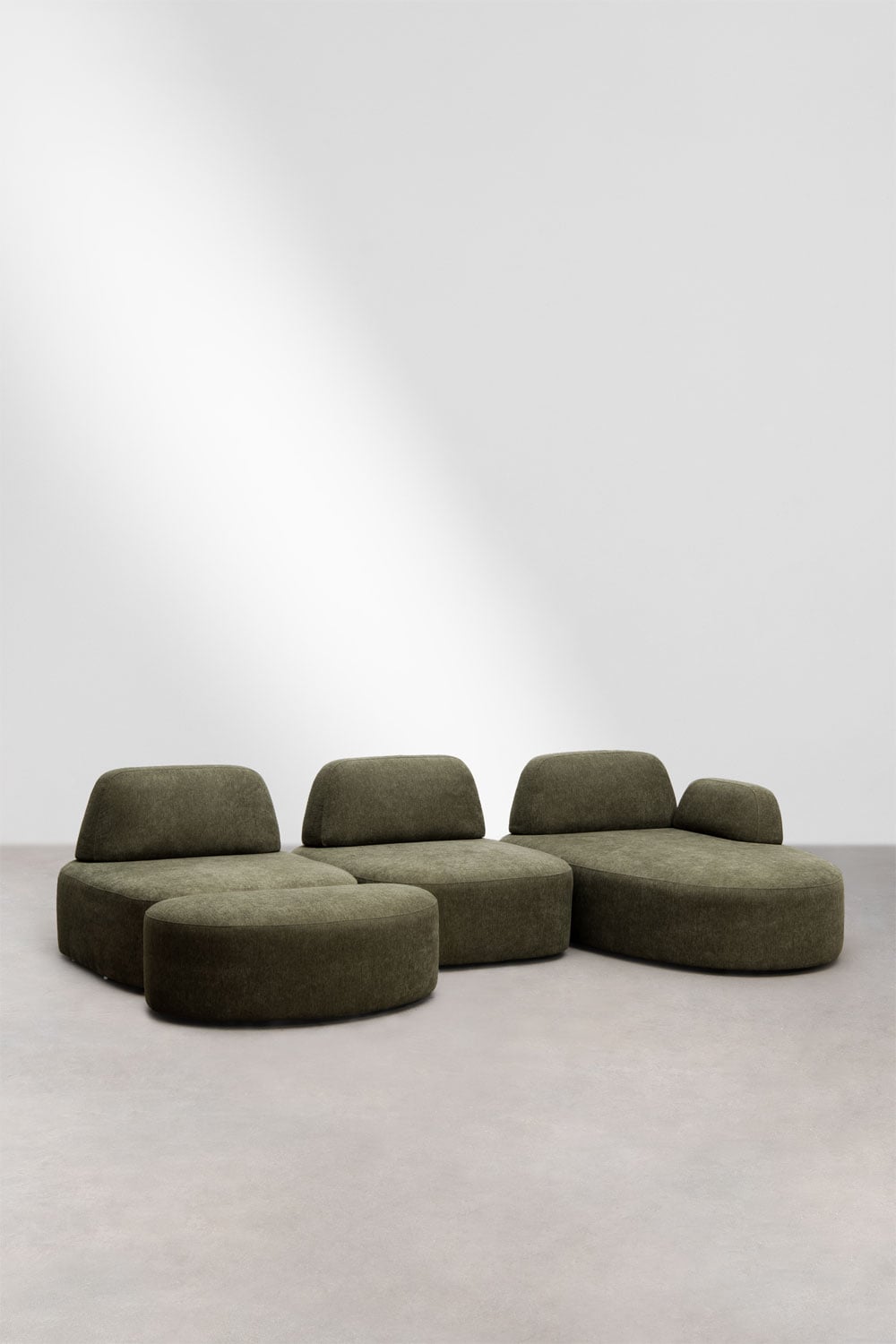 Modulares 3-teiliges Ecksofa mit rechter Chaiselongue und gepolstertem Hocker Giorgia, Galeriebild 1