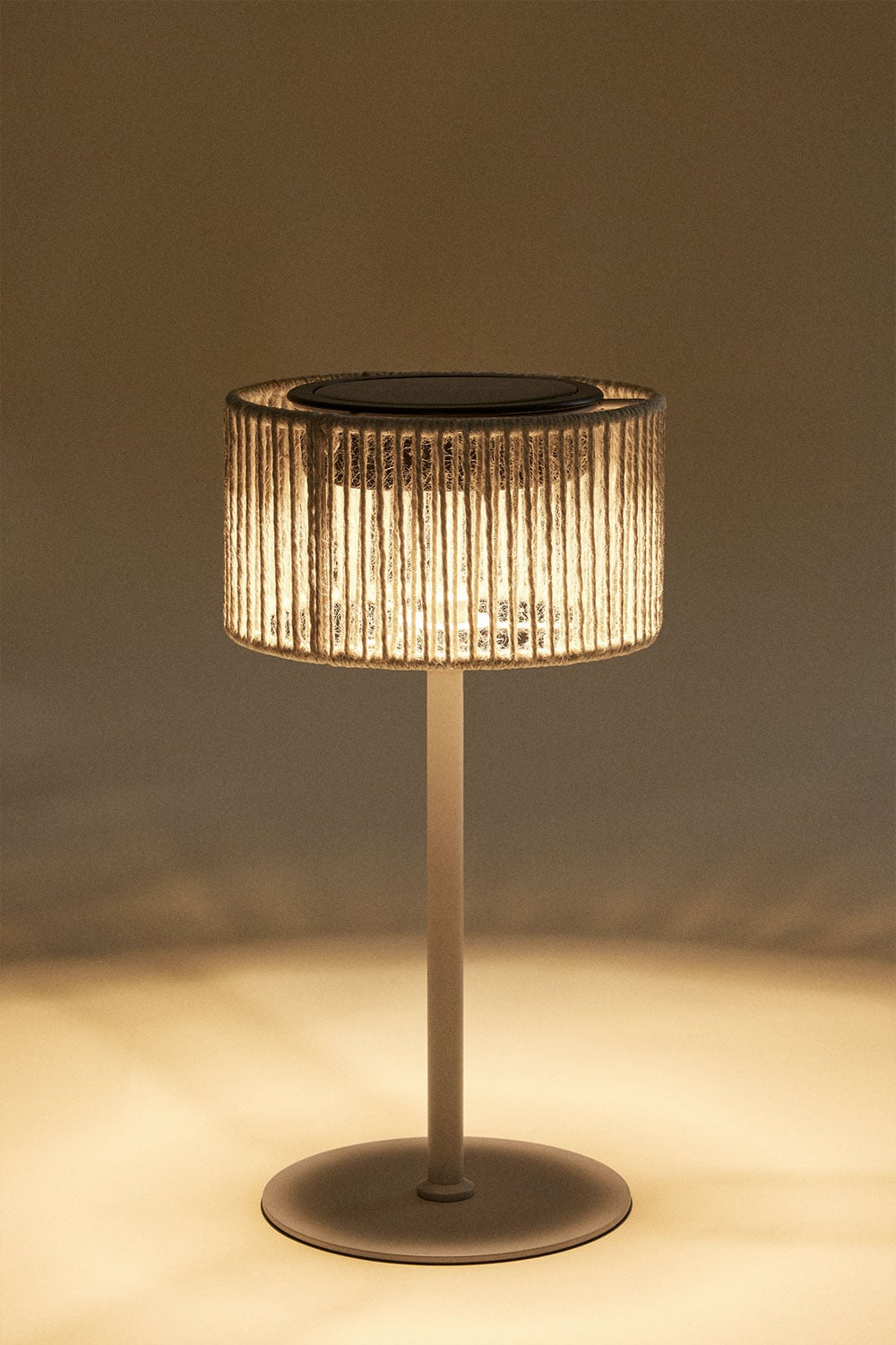 Kabellose LED-Solar-Tischlampe für den Außenbereich aus Eisen und geflochtener Schnur Krabi, Galeriebild 3