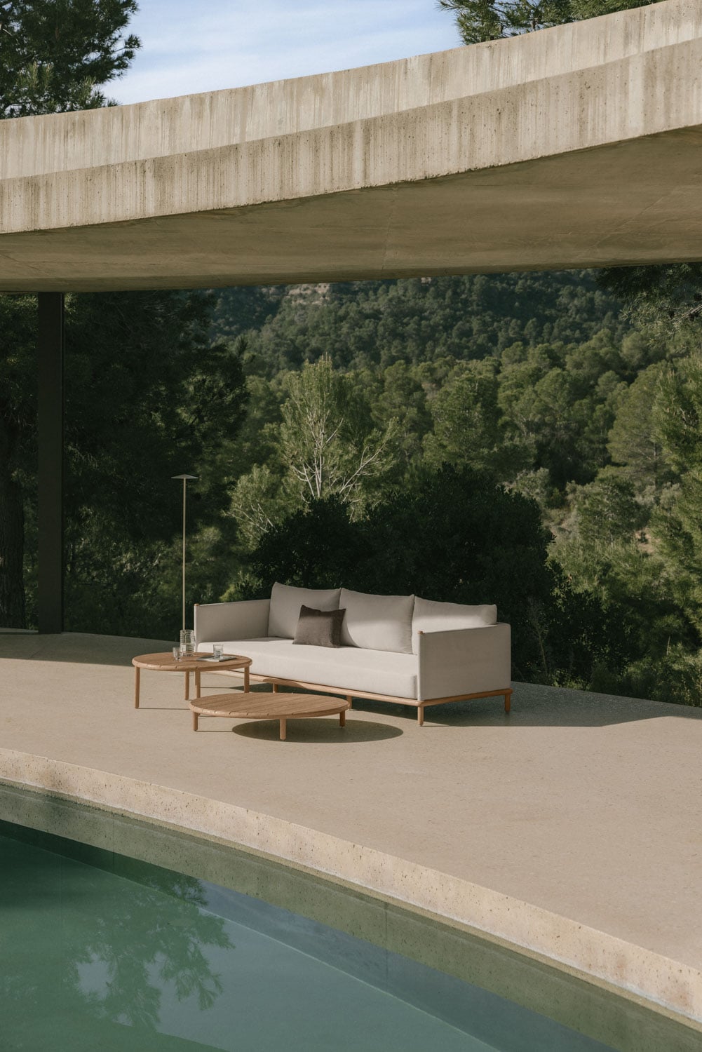 Gartenset mit 3-Sitzer-Sofa und 2 runden Couchtischen aus Akazienholz Olivia, Galeriebild 1