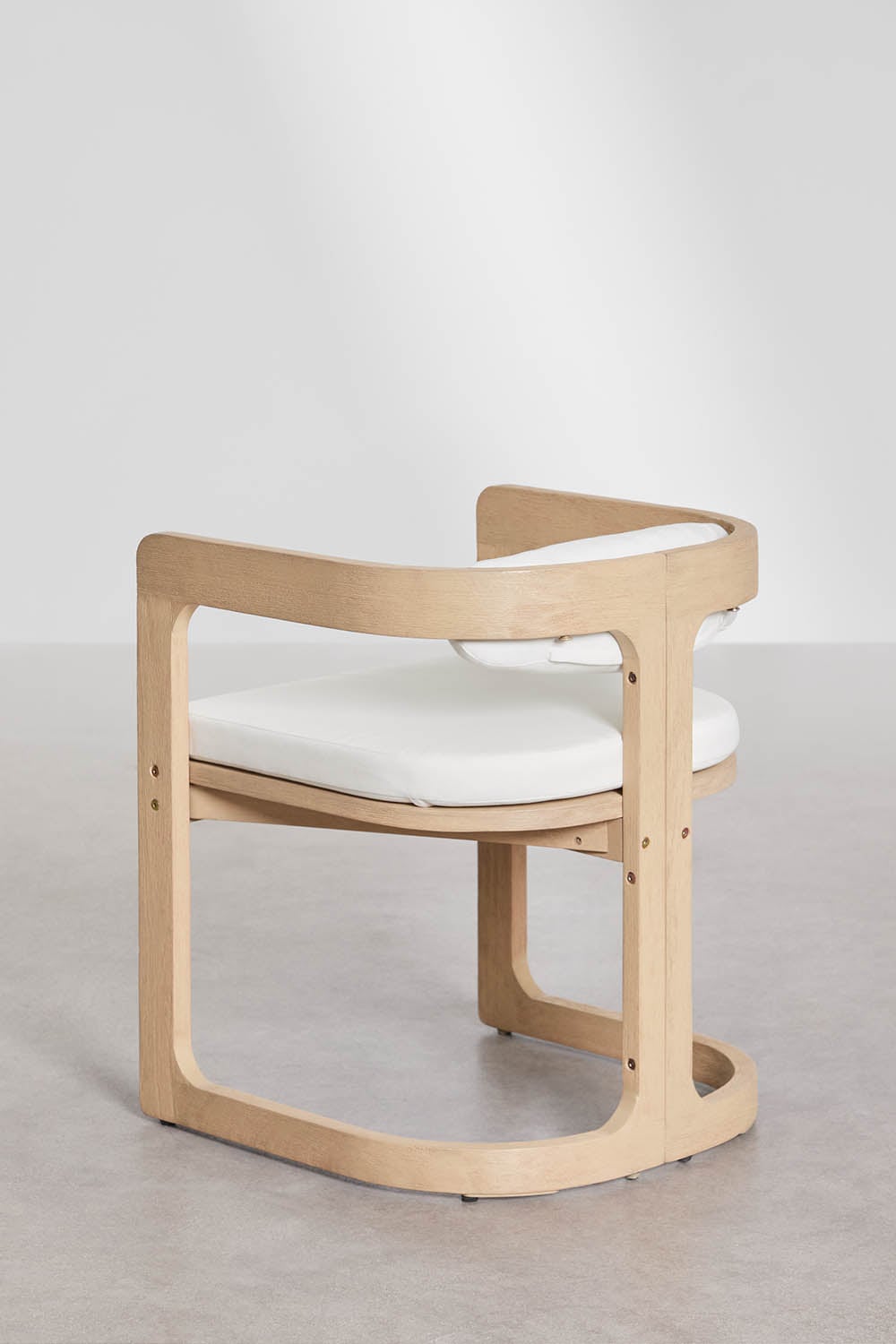 Set aus rechteckigem Tisch 220 x 100 cm Kandroa und 8 Gartenstühlen aus Eukalyptusholz Selira, Galeriebild 9