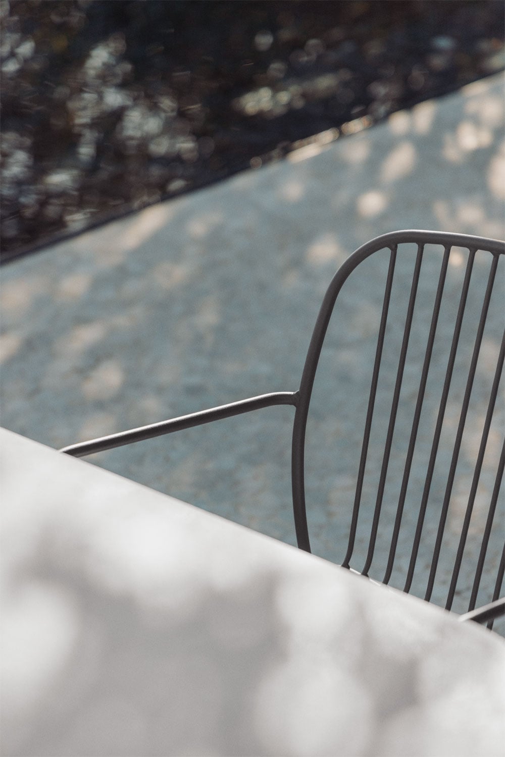 Set aus rechteckigem Tisch 200x95 cm aus Brinela-Aluminium und 8 Gartenstühlen mit Armlehnen aus Anerina-Stahl, Galeriebild 2