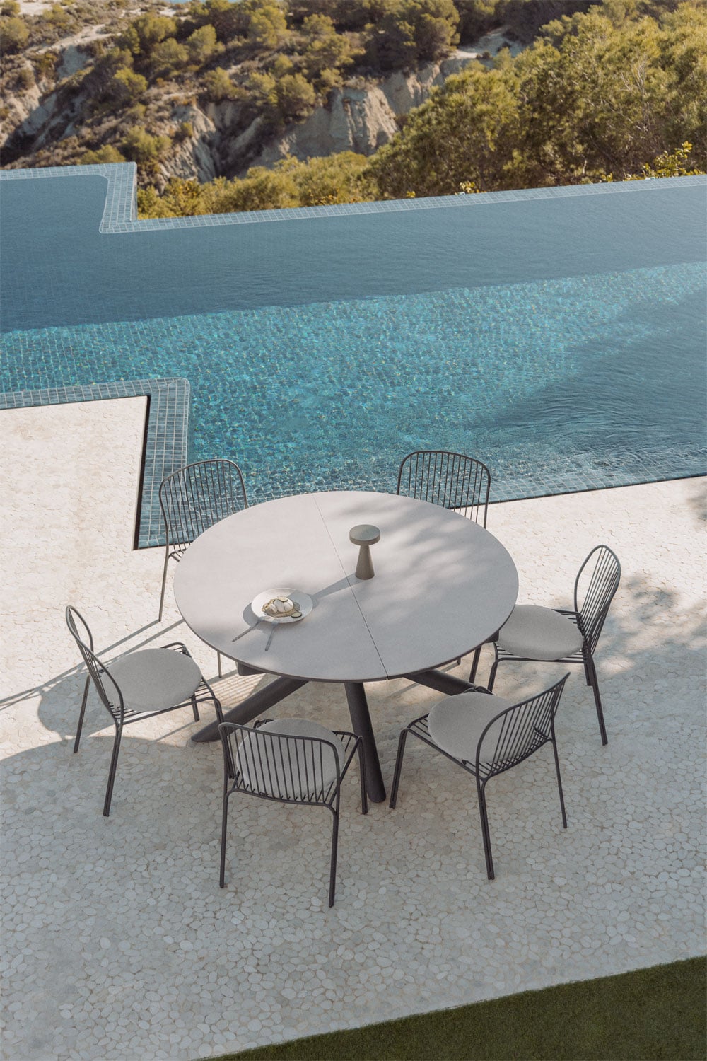 Set aus ausziehbarem Aluminiumtisch Begur 145-200x145 cm und 6 Gartenstühlen aus Stahl Anerina, Galeriebild 1