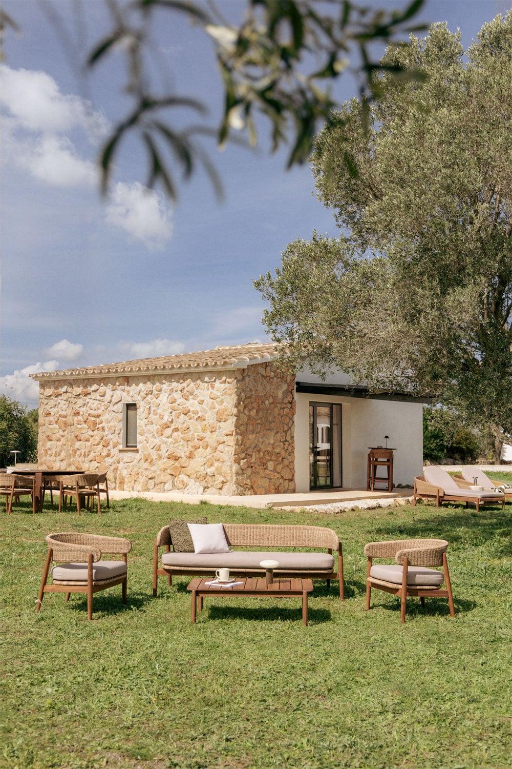 Gartenset mit 3-Sitzer-Sofa, 2 Sesseln und Couchtisch aus Akazienholz Ribeira, Galeriebild 1