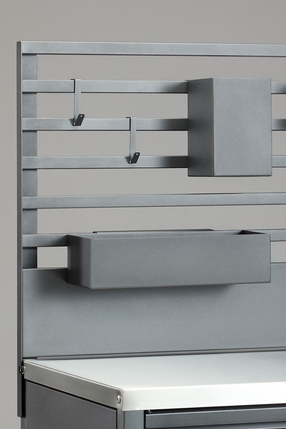 Modulare Eck-Außenküche mit 7 Teilen, Spüle, Organizer-Panel und Holzkohlegrill aus Stahl Savona, Galeriebild 15