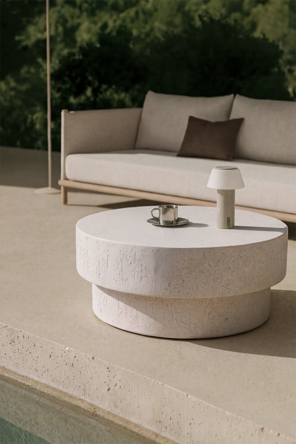 Runder Gartentisch aus Beton Selara, Galeriebild 1