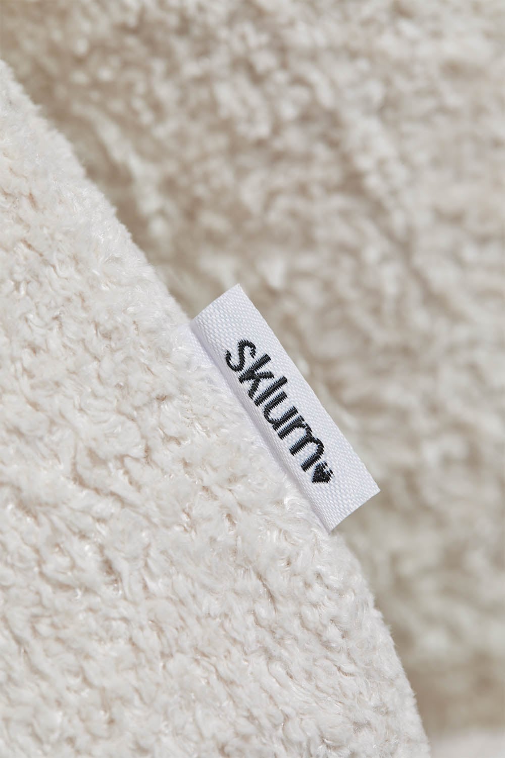 2-Sitzer-Sofa aus vakuumverpacktem Teddyplüsch Mirabel, Galeriebild 8