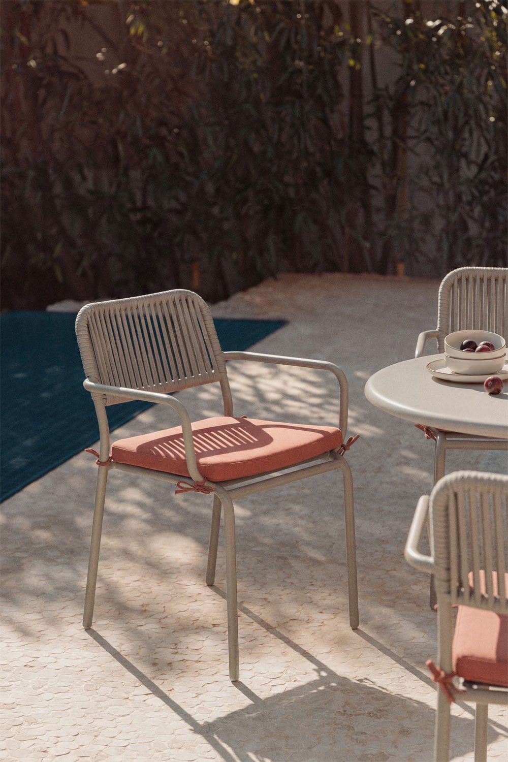 6er-Set stapelbare Gartenstühle mit Armlehnen aus geflochtenem Seil Arhiza, Galeriebild 1