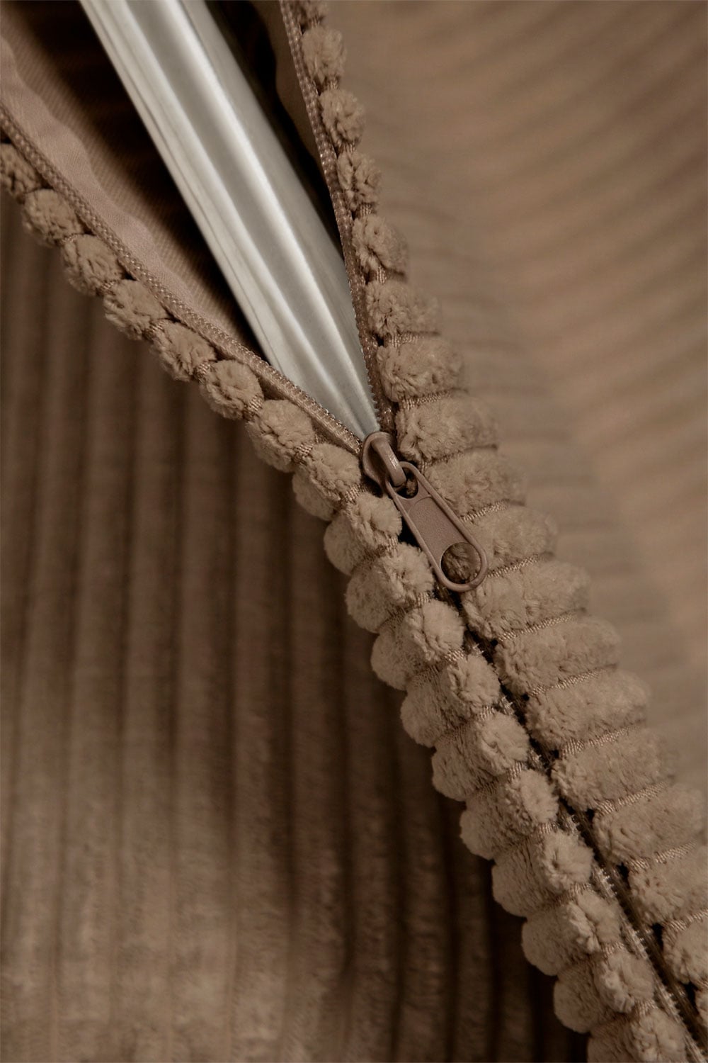 Zweisitziges Schlafsofa aus Vakuumverpacktem Cordstoff Paoly, Galeriebild 9