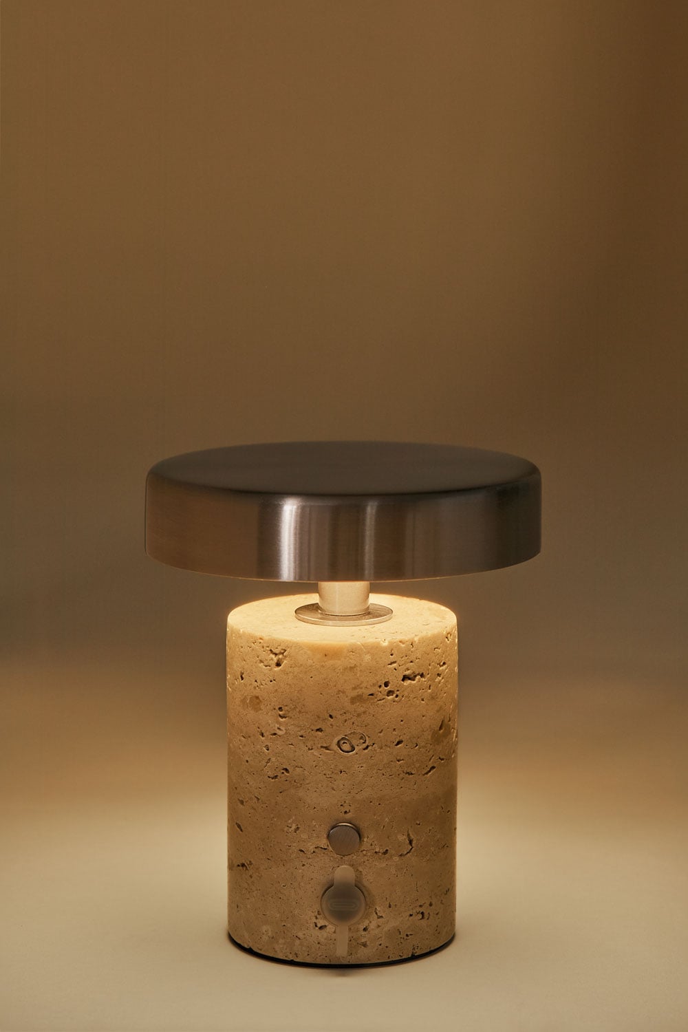 Kabellose LED-Tischlampe für den Außenbereich aus Eisen und Naturstein Isasia, Galeriebild 5