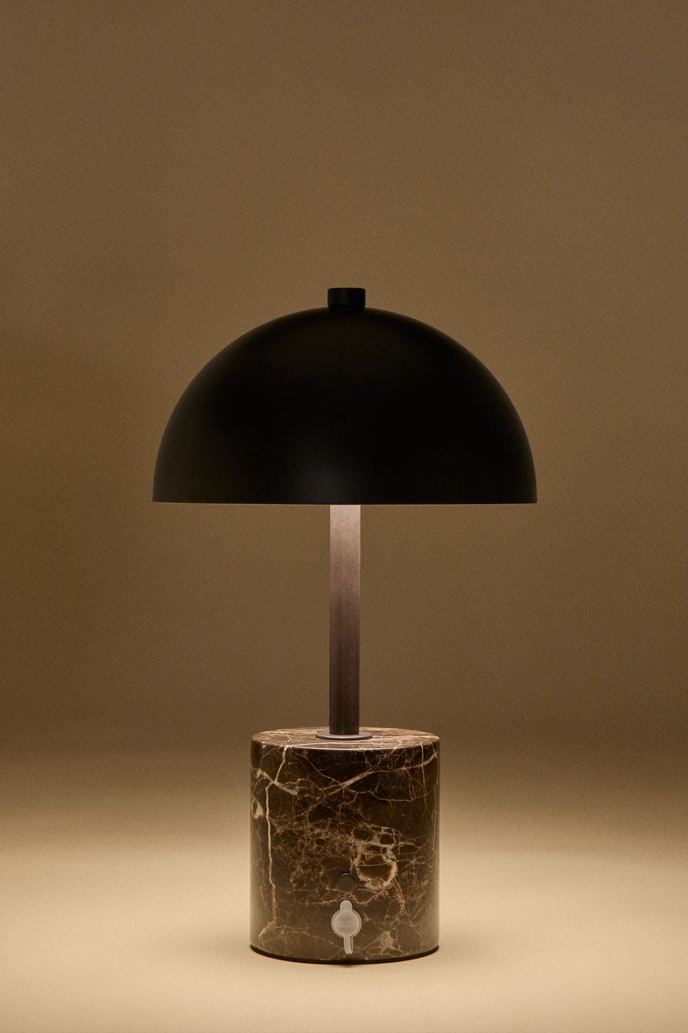 Kabellose LED-Tischlampe aus Eisen und Naturstein Nicolas, Galeriebild 4