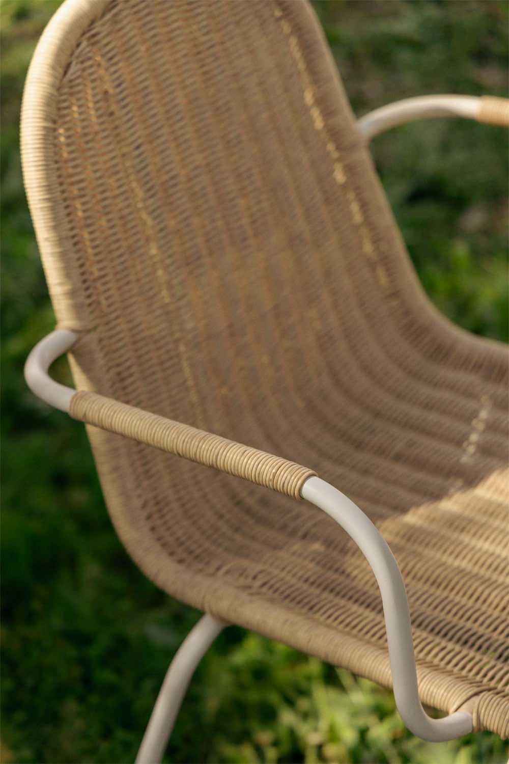 Stapelbarer Gartenstuhl mit Armlehnen aus synthetischem Rattan Reiven, Galeriebild 2