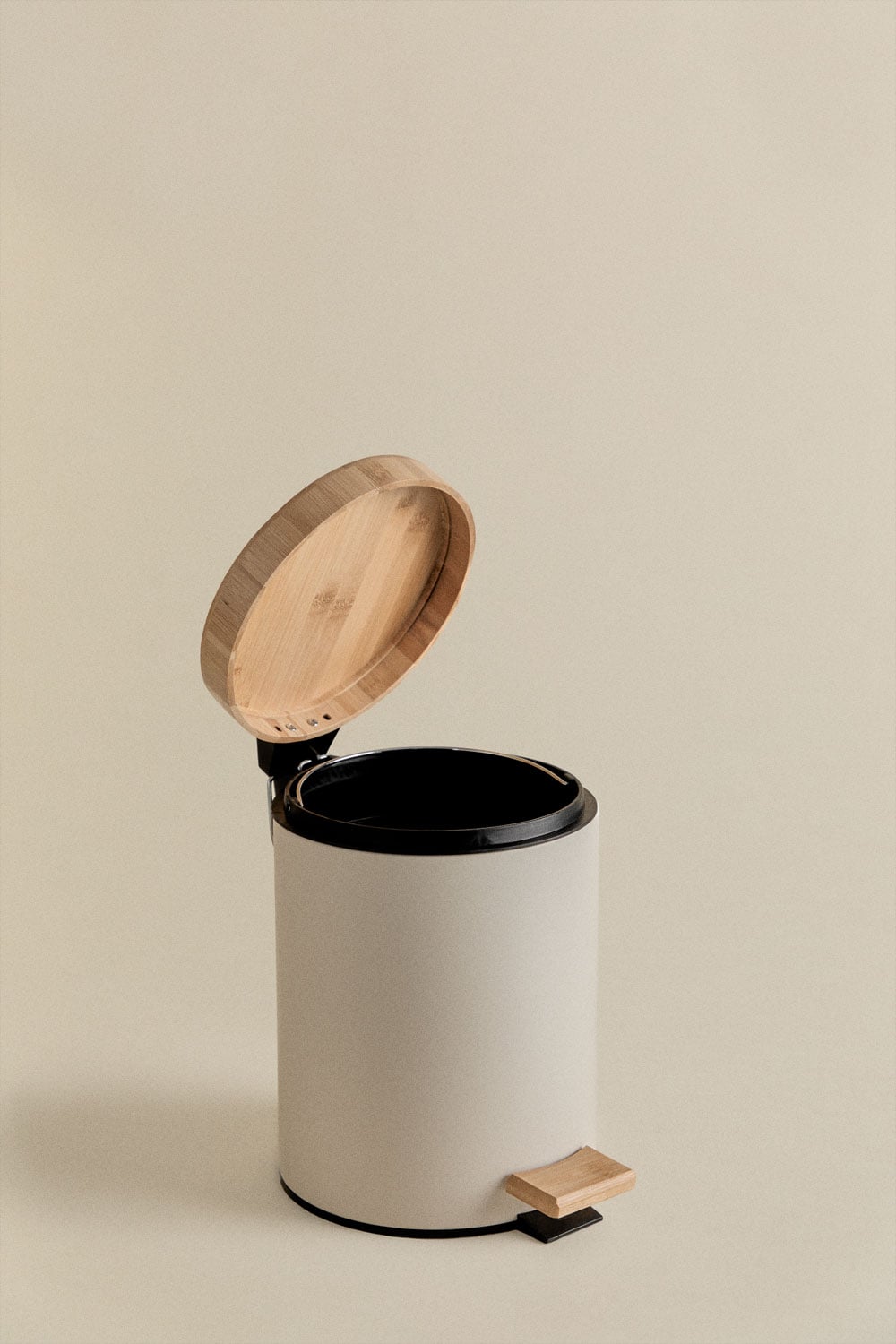 Mülleimer mit Pedal aus verzinktem Stahl und Bambus Sosua, Galeriebild 4