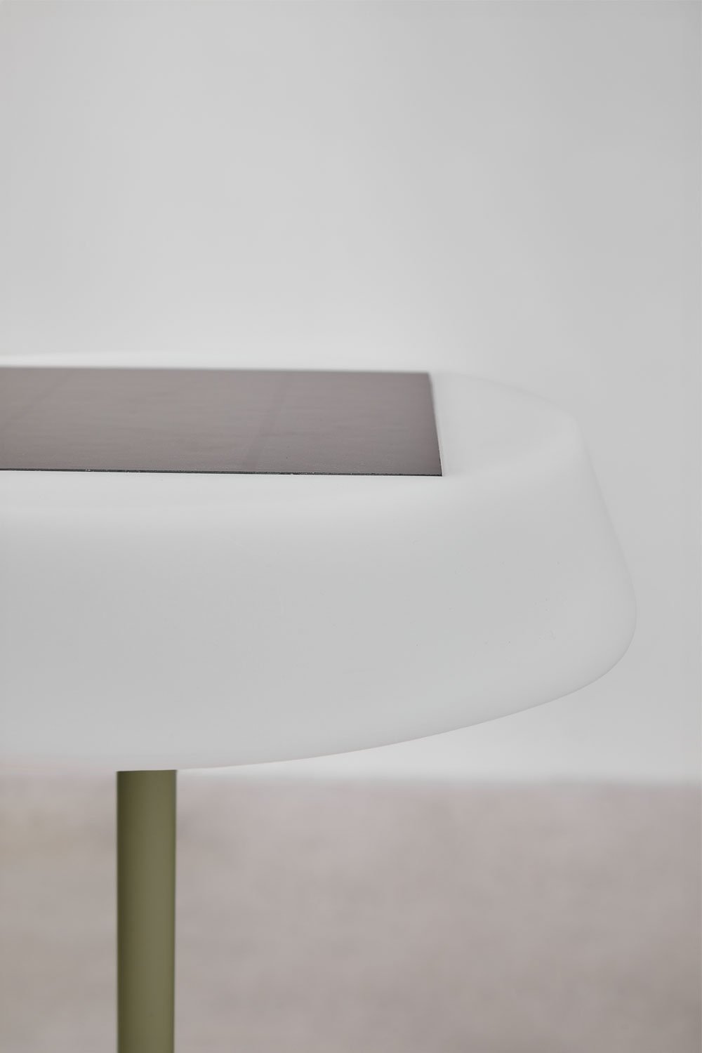 Kabellose LED-Solar-Stehlampe aus Polyethylen und Eisen Ulenia, Galeriebild 5