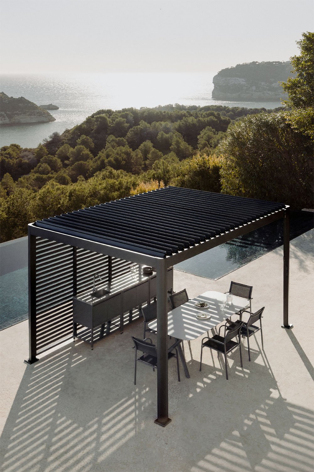 Bioklimatische Aluminiumpergola mit Lamellen und Seitenpaneel Druvia, Galeriebild 1