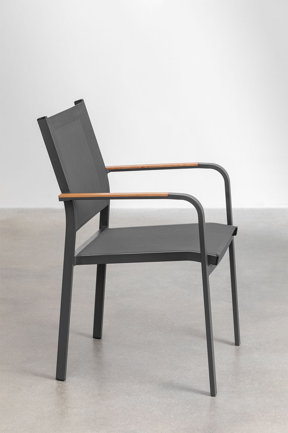 Set aus rechteckigem Tisch 160x90 cm aus Eukalyptusholz Archer Classic und 6 stapelbaren Gartenstühlen aus Aluminium Archer, Galeriebild 6
