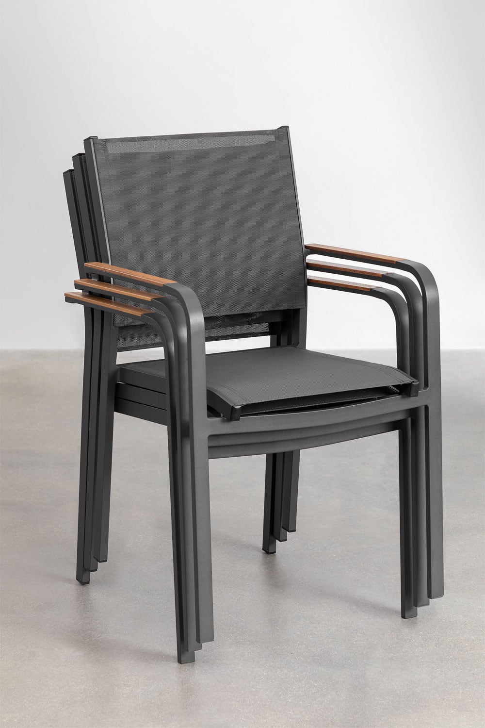 Set aus rechteckigem Tisch 160x90 cm aus Eukalyptusholz Archer Classic und 6 stapelbaren Gartenstühlen aus Aluminium Archer, Galeriebild 9