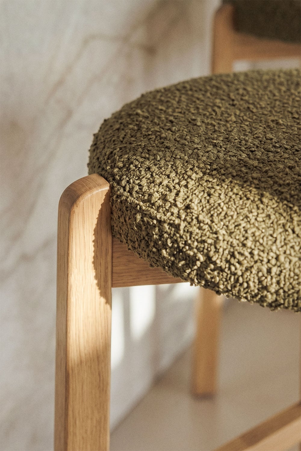 2er Pack Barhocker 75 cm Eichenfurnier Natur Finish Bouclé Stoff Armeegrün Manila, Galeriebild 2