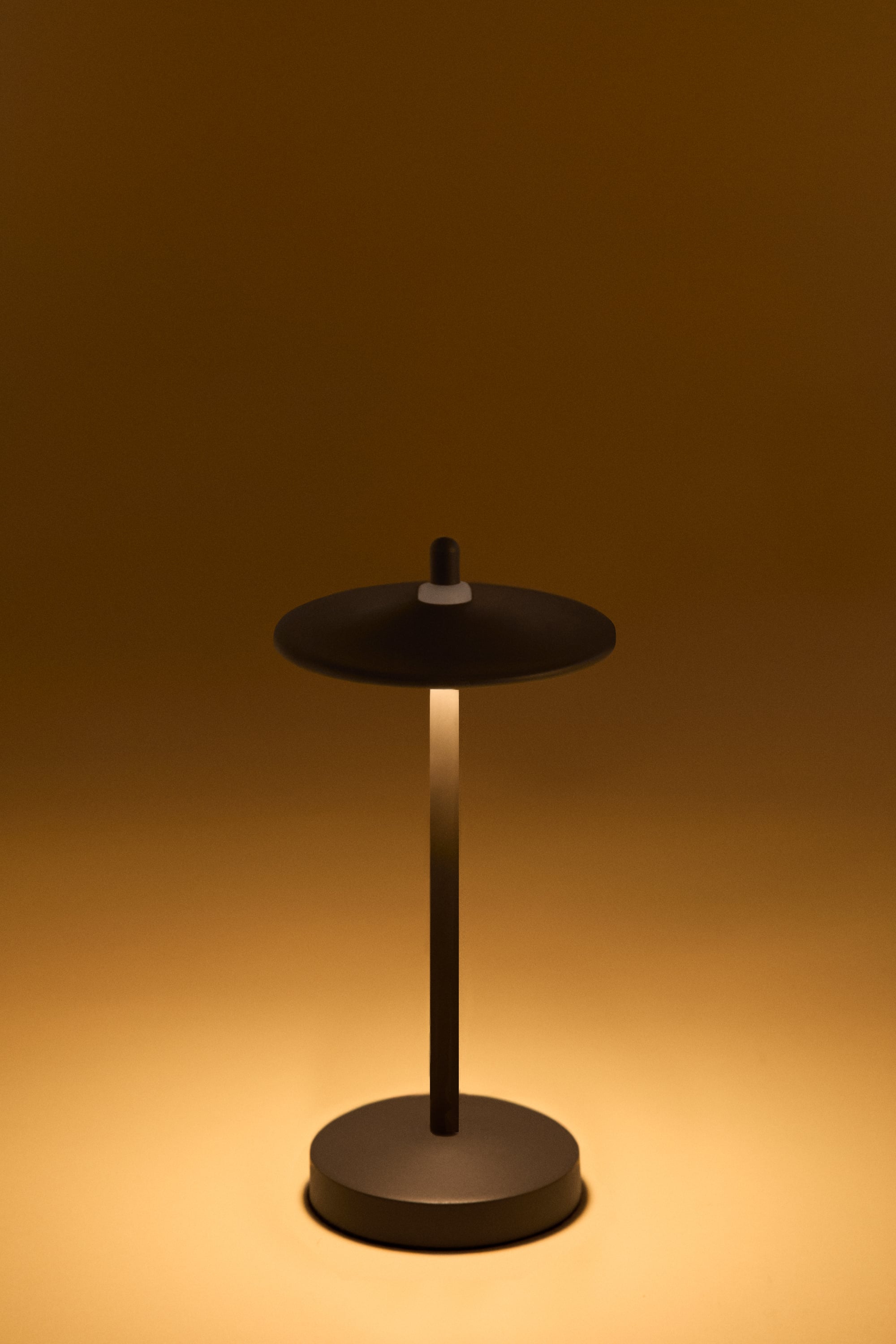 Kabellose LED-Tischlampe aus Eisen Zuniga, Galeriebild 2