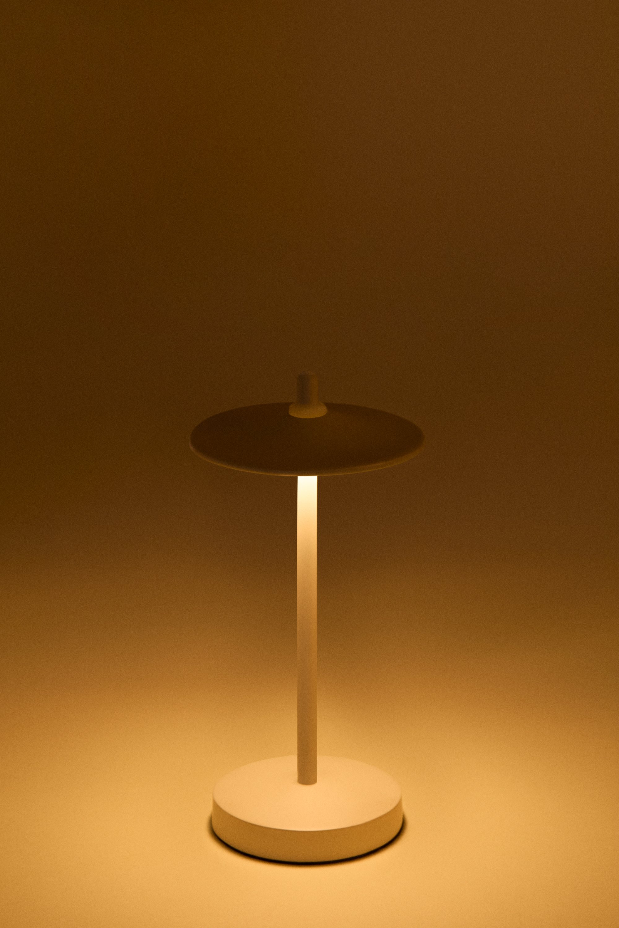 Kabellose LED-Tischlampe aus Eisen Zuniga, Galeriebild 4