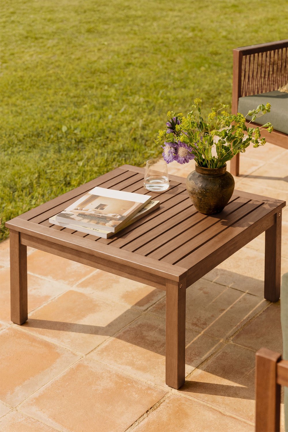 Quadratischer Gartentisch 65x65 cm aus Akazienholz Branson, Galeriebild 1