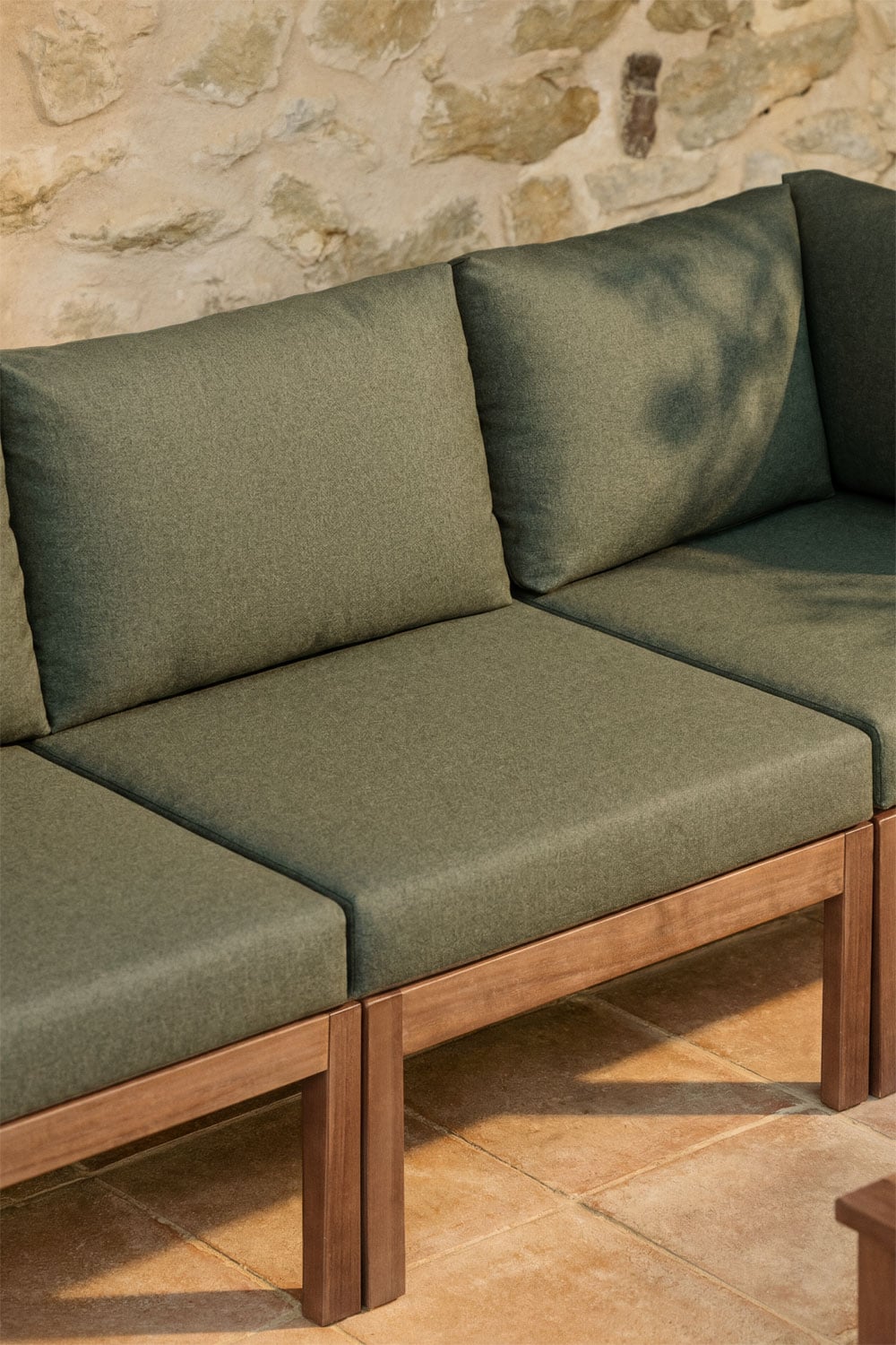Gartenset mit 3-teiliger modularer Sofagarnitur mit Armlehnen und Couchtisch aus Akazienholz Branson, Galeriebild 2