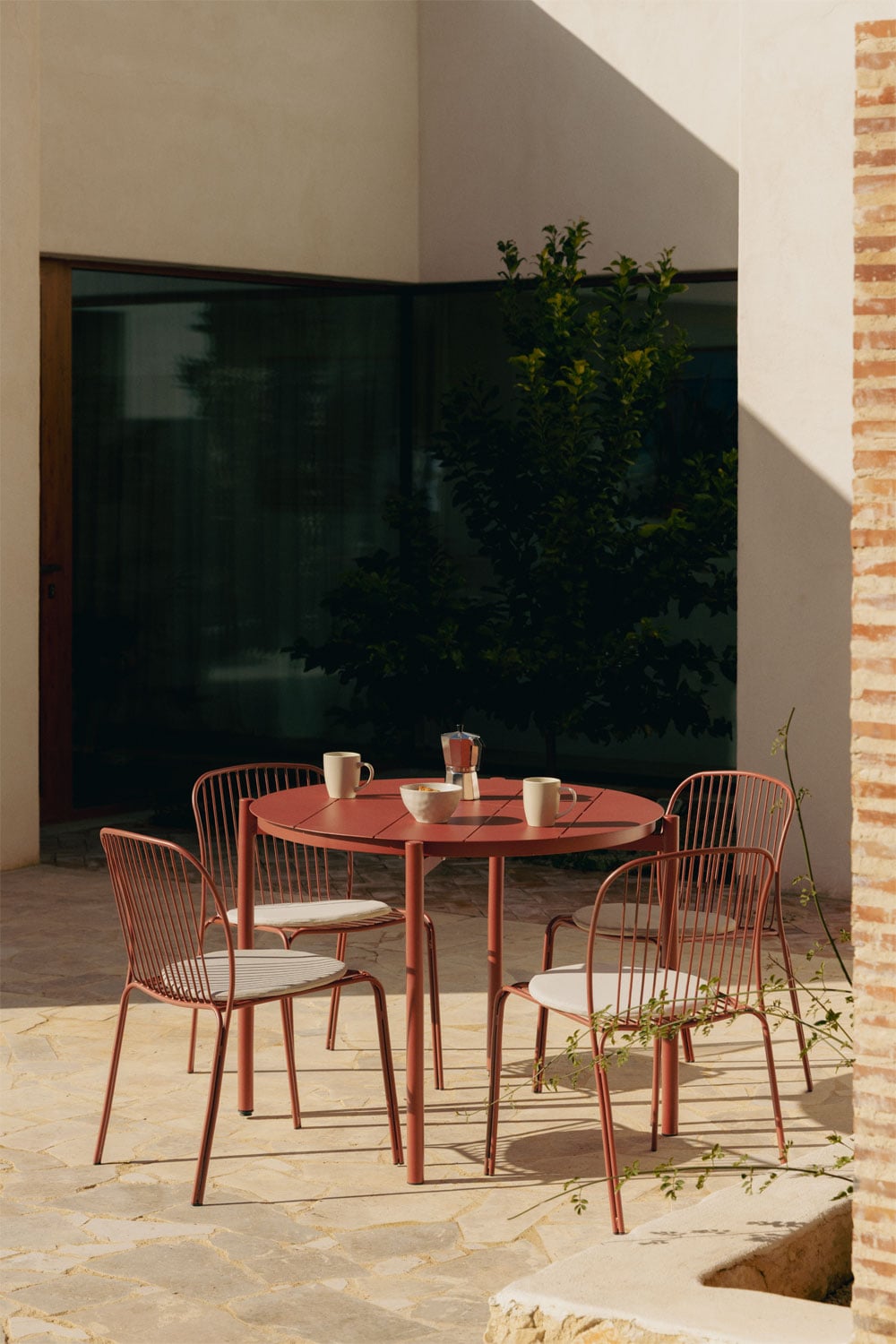 Runder Esstisch Ø110 cm aus Aluminium Elton und 4 Gartenstühle aus Stahl Anerina, Galeriebild 1