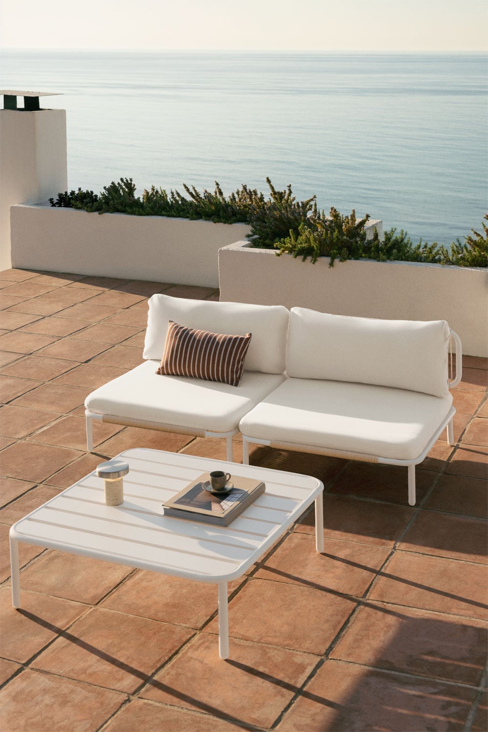 Gartenset mit 2-teiliger modularer Sofa und Couchtisch aus Roubly-Stahl, Galeriebild 1