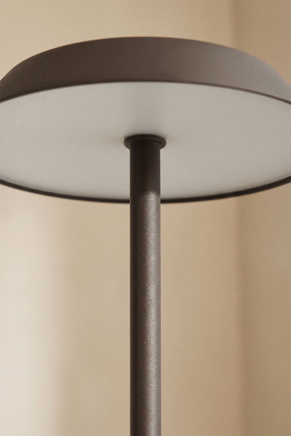 Kabellose LED-Tischlampe aus Eisen Oravella, Galeriebild 2