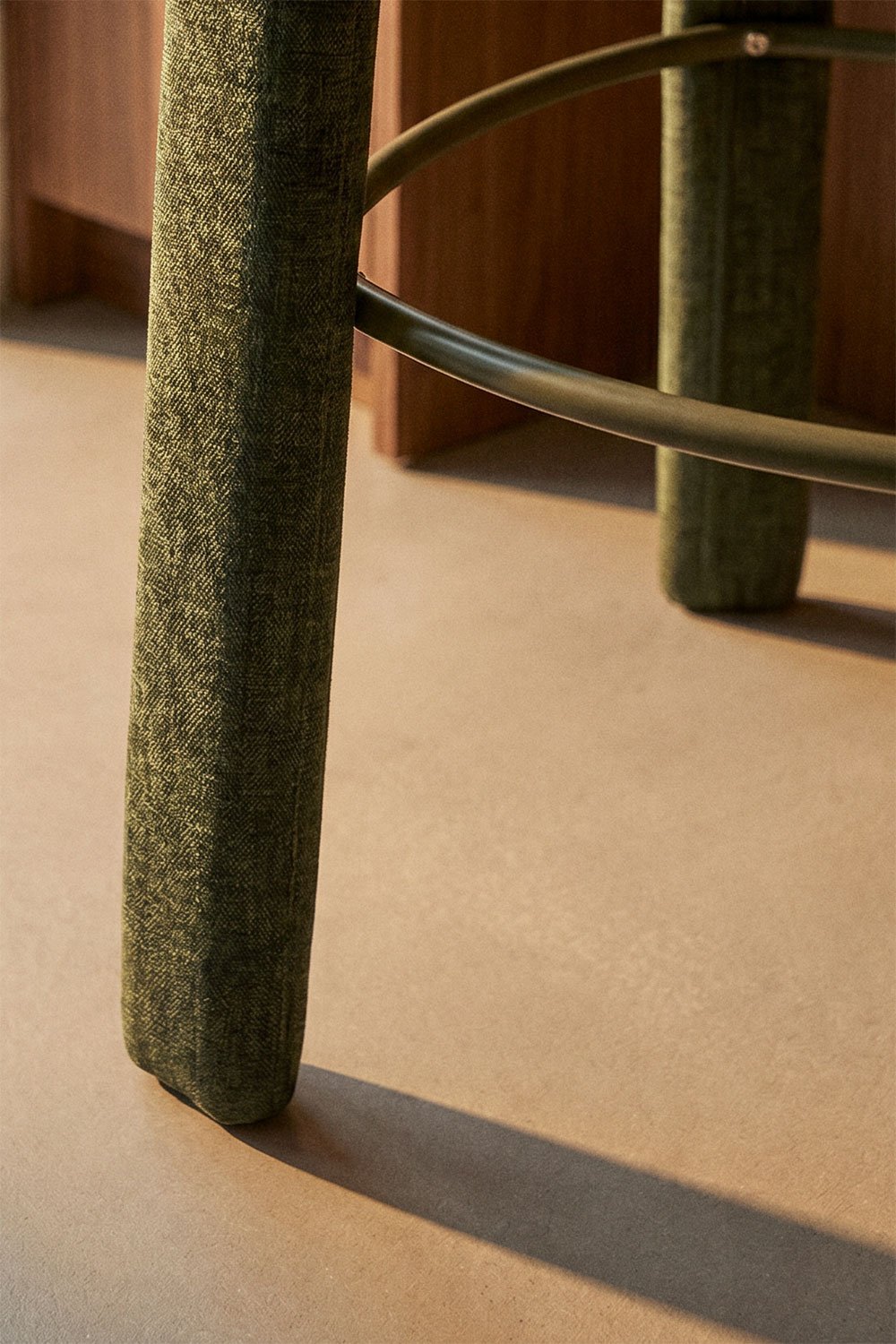 Gepolsterter hoher Hocker aus Eisen Gianis, Galeriebild 2