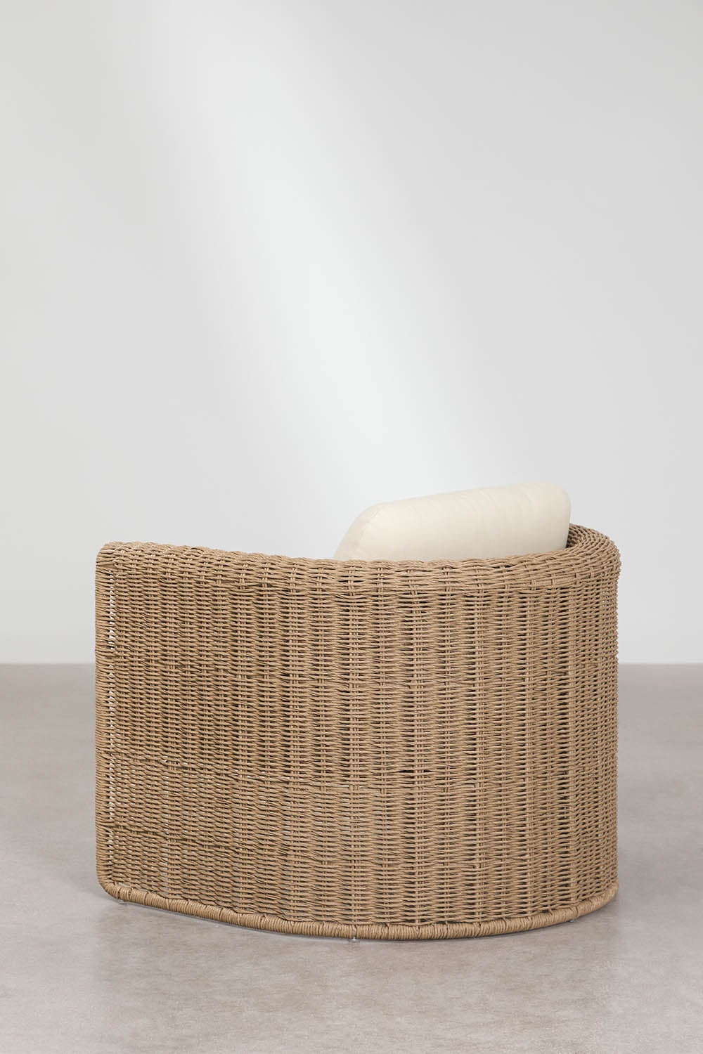 Wohnzimmer-Set mit 2 Sesseln aus Stahl und synthetischem Rattan Lina und rundem Beistelltisch Ø35 cm aus Beton Fonelas, Galeriebild 3