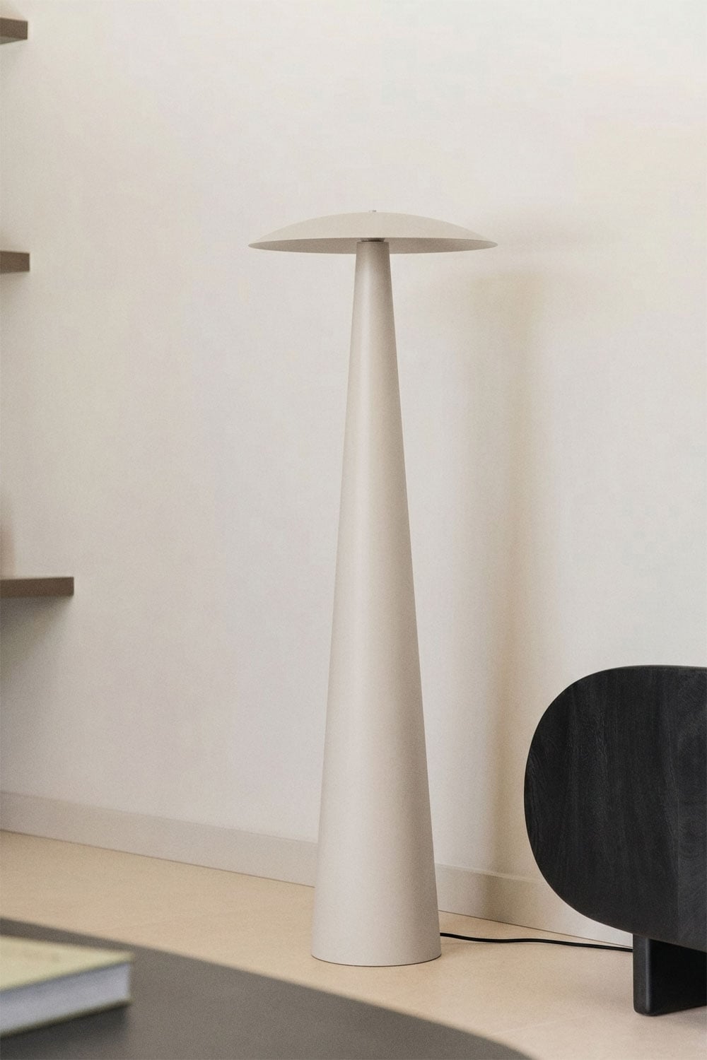 Kabellose LED-Stehlampe aus Eisen Irune, Galeriebild 1