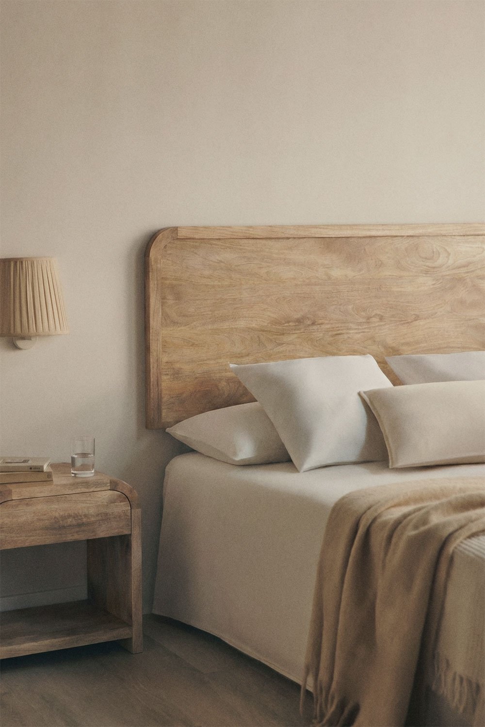 Bettkopfteil für 200 cm Bett aus Mangoholz Shelby, Galeriebild 1