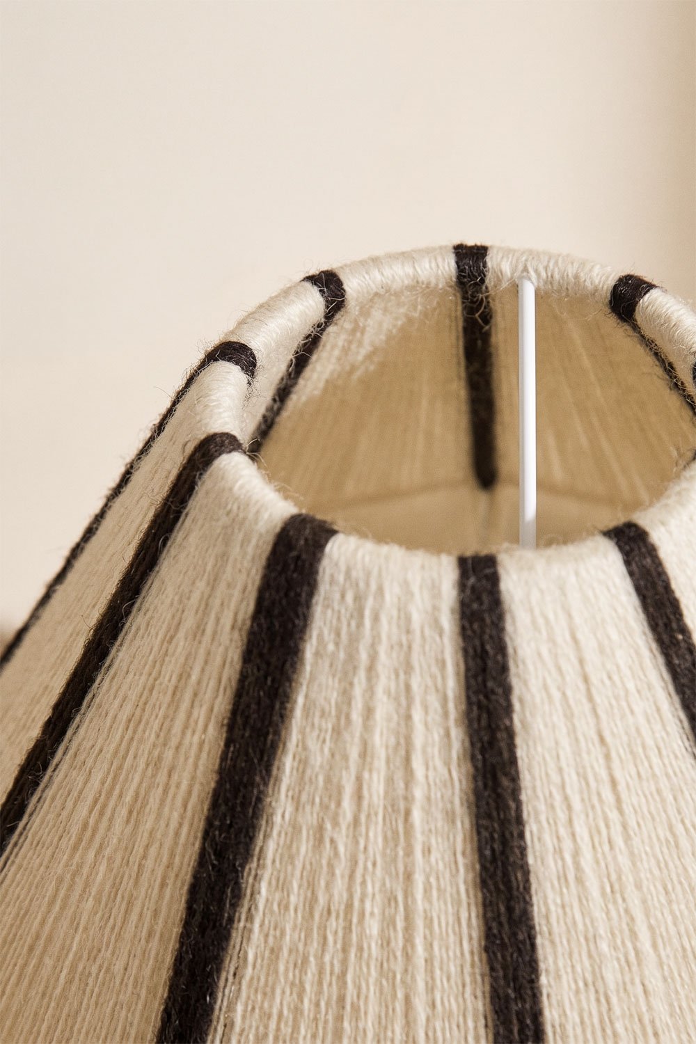 Tiberia Tischlampe aus Mangoholz, Galeriebild 2