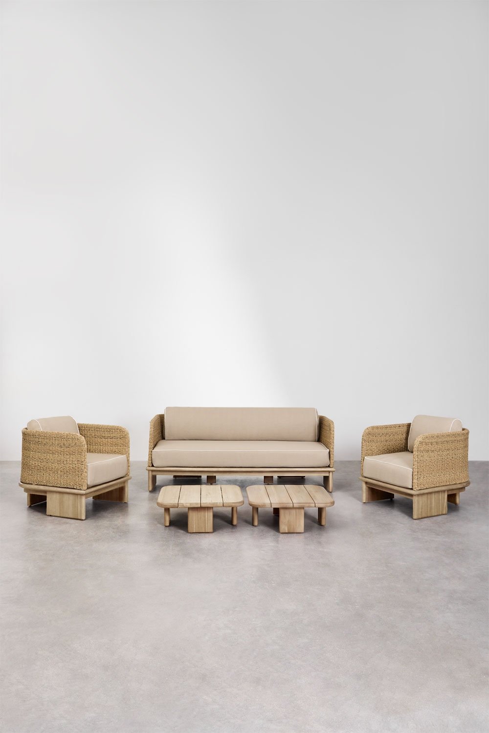 Gartenset mit 3-Sitzer-Sofa, 2 Sesseln und 2 Couchtischen 70x70 cm aus Rattan und Akazienholz Famara, Galeriebild 3