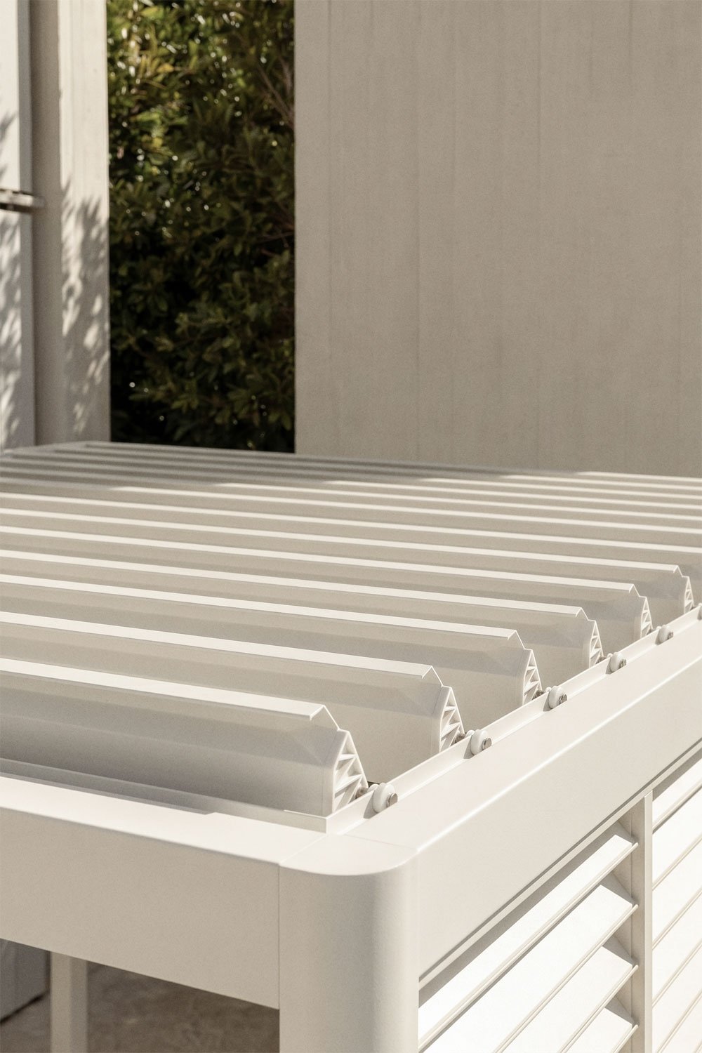 Bioklimatische Aluminiumpergola mit Lamellen und Seitenpaneel Druvia, Galeriebild 2