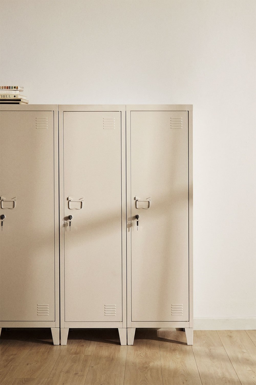 Schrank im Spind-Design 40x140 cm Stahl tapiocabeige Pohpli, Galeriebild 1