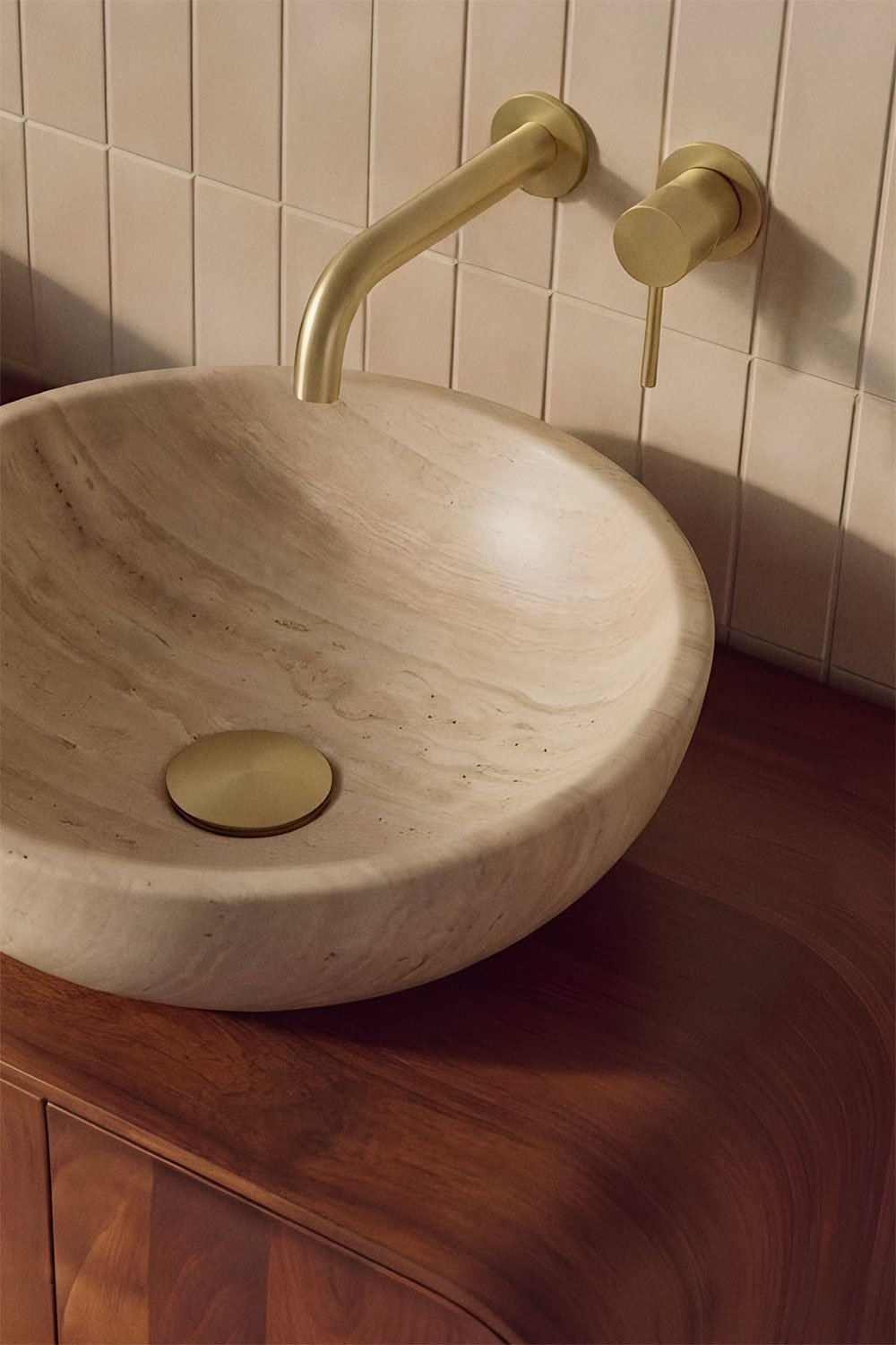 Doppeltes hängendes Badezimmermöbel-Set 130x45 cm aus Mangoholz und natürlichem Kivalina-Stein, Galeriebild 2