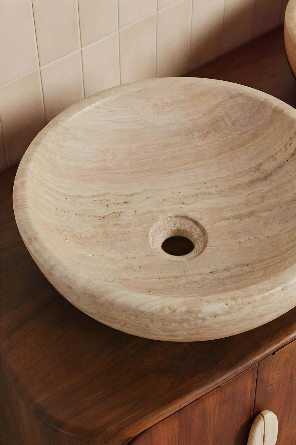 Doppeltes hängendes Badezimmermöbel-Set 130x45 cm aus Mangoholz und natürlichem Kivalina-Stein, Galeriebild 2