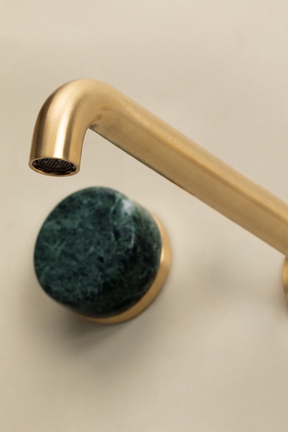 Doppeltes hängendes Badezimmermöbel-Set 130x45 cm aus Mangoholz und natürlichem Kivalina-Stein, Galeriebild 13