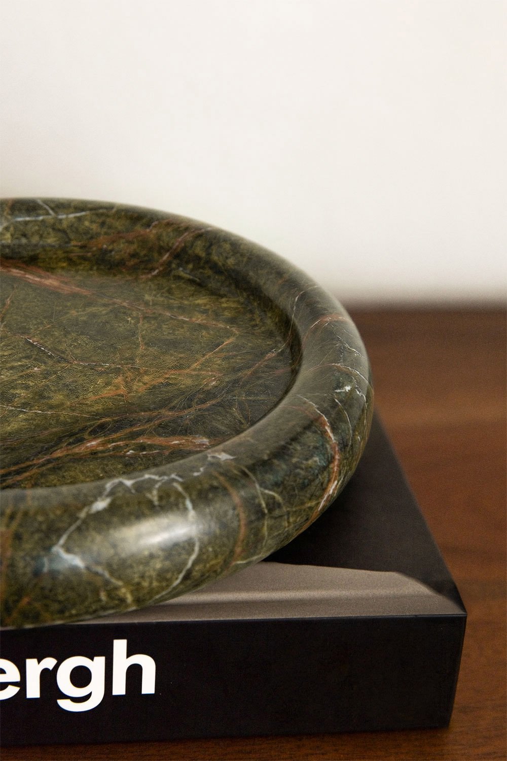 Runder Ablageteller Ø20 cm aus Velmar-Marmor, Galeriebild 2