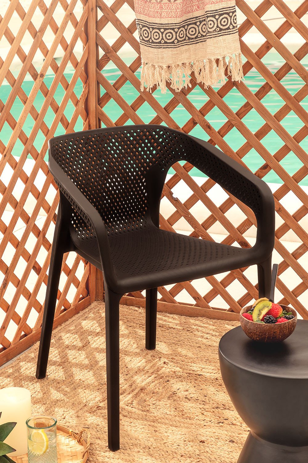 Stapelbarer Outdoor-Stuhl mit Armlehnen Frida, Galeriebild 1