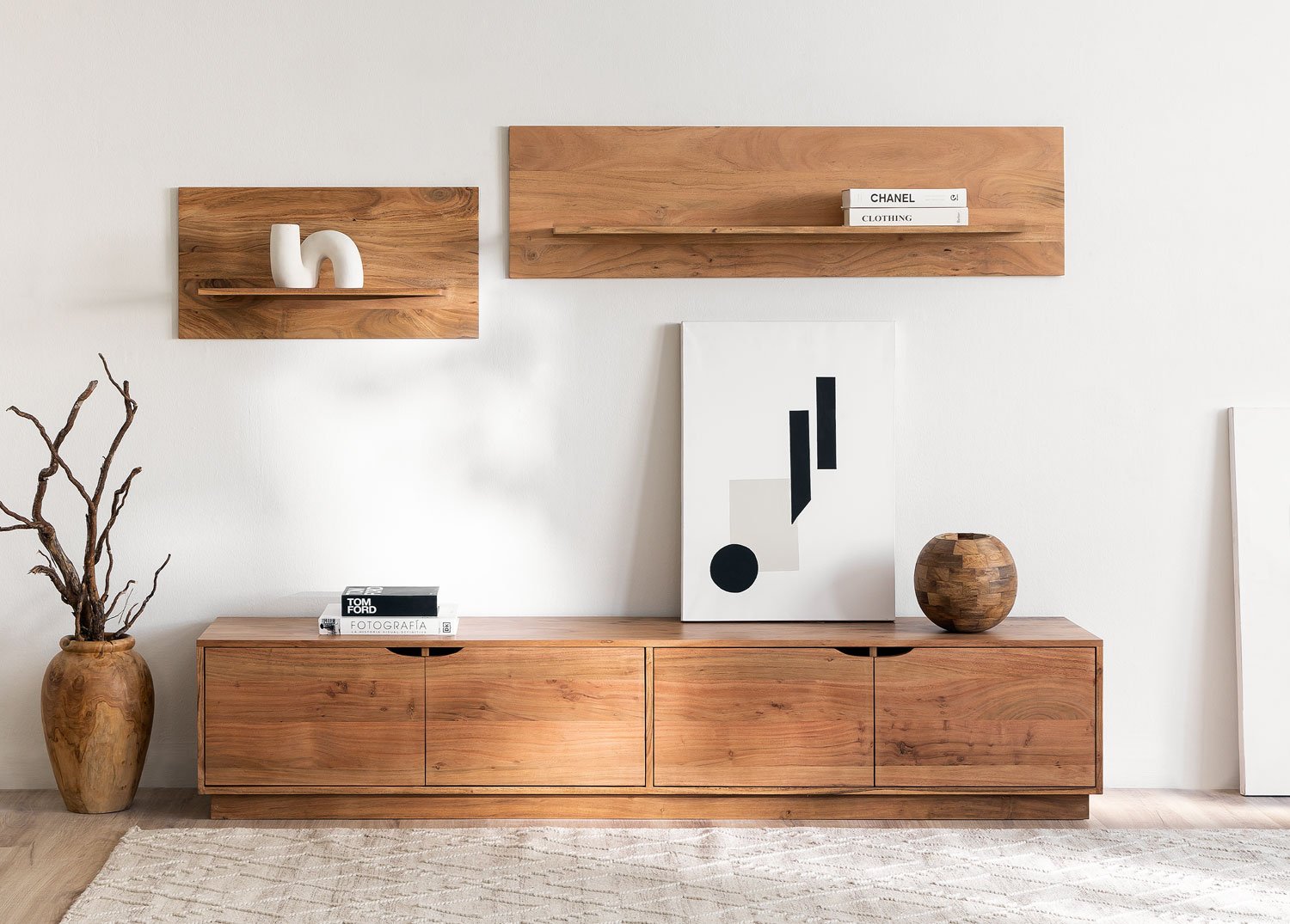 Mueble para TV Delsie de madera maciza de acacia natural con frentes  artesanales