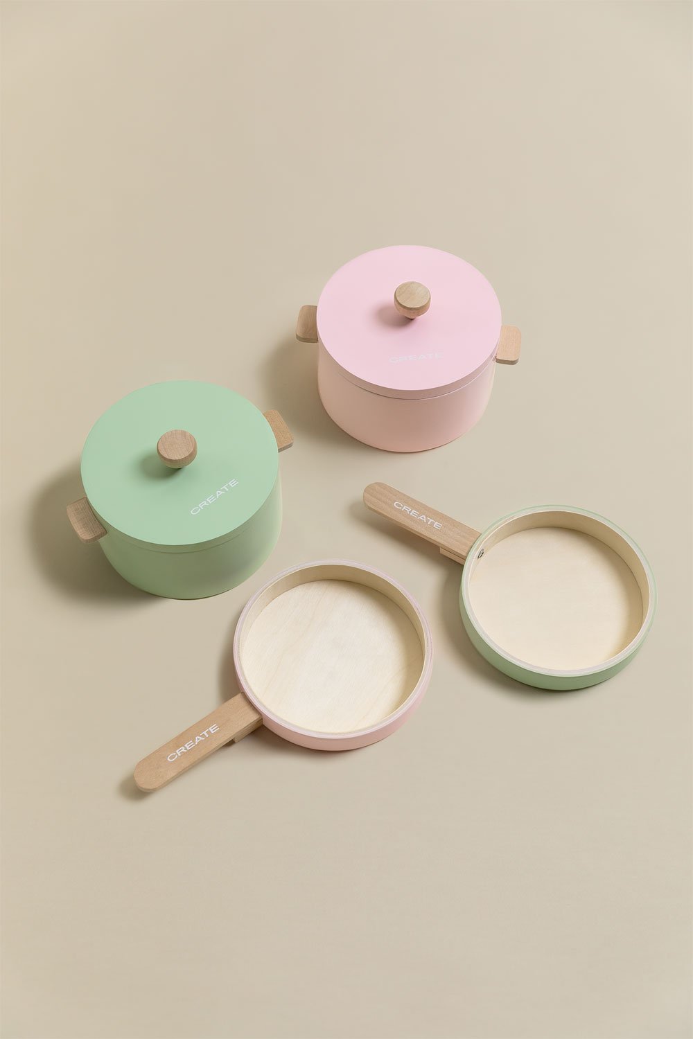 https://cdn.sklum.com/es/2429010/bateria-de-cocina-en-madera-create-kids.jpg